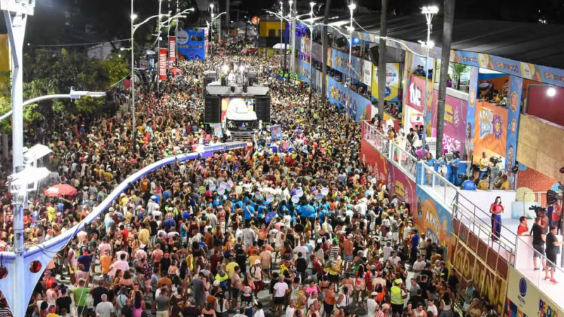 Confira a programação e ordem dos trios nos principais circuitos neste sábado de carnaval em Salvador.