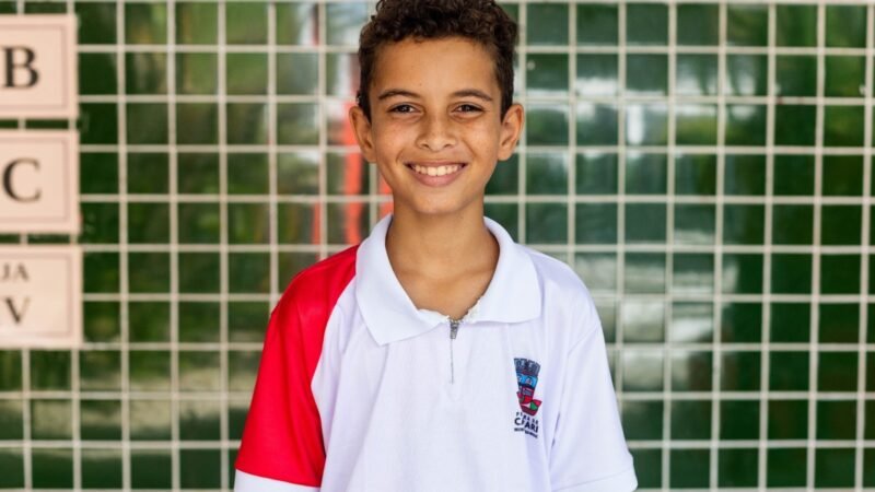 Entrega de uniformes é iniciada na rede municipal e reforça qualidade e igualdade na educação.