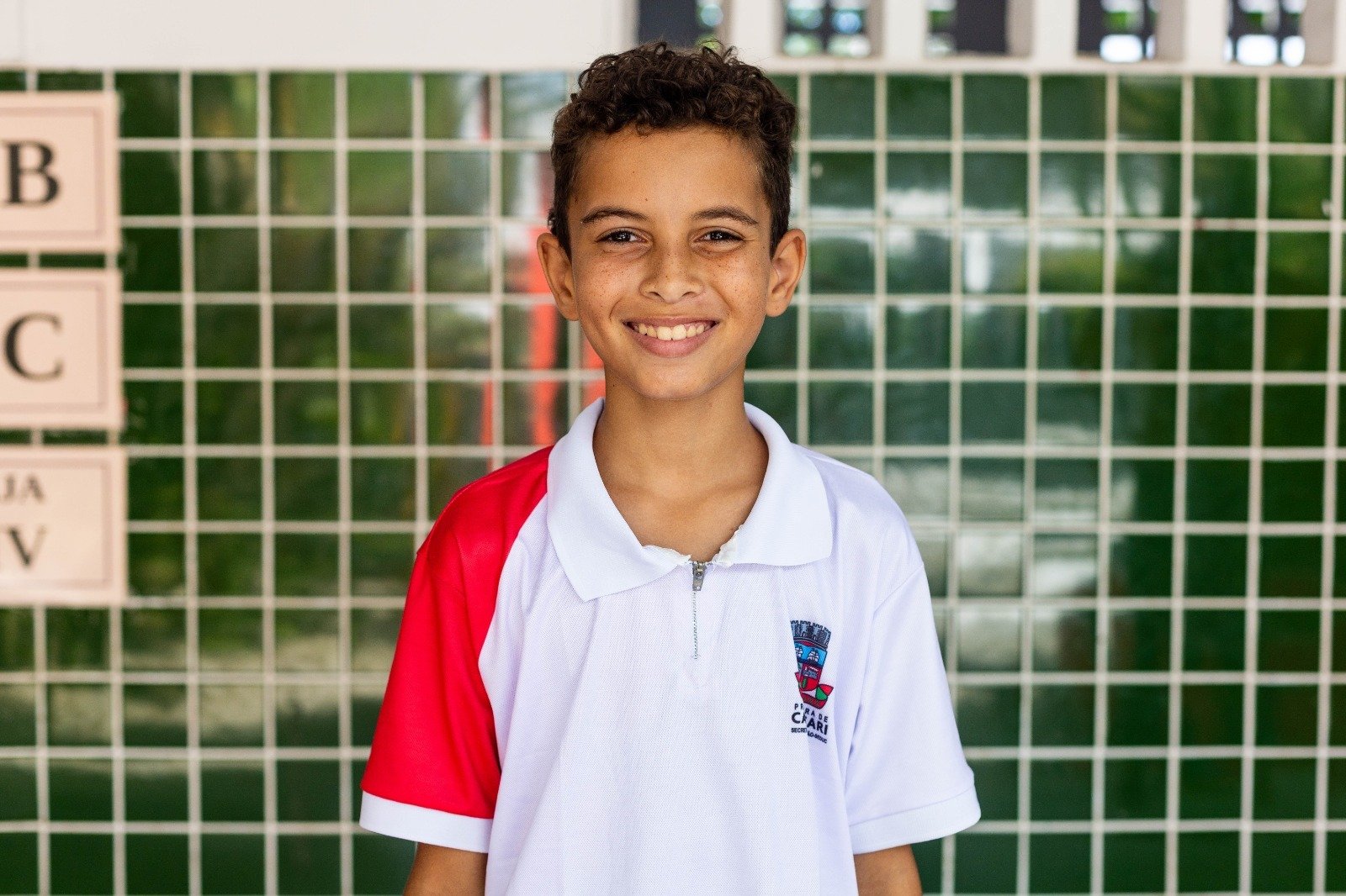 Entrega de uniformes é iniciada na rede municipal e reforça qualidade e igualdade na educação.