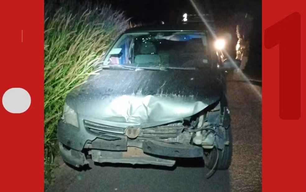 Adolescente aprende a dirigir com tutorial da internet, furta carro dos pais e viaja para encontrar garota que conheceu no Roblox.