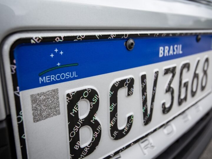 Entenda o projeto que pode mudar placas de veículos no Brasil